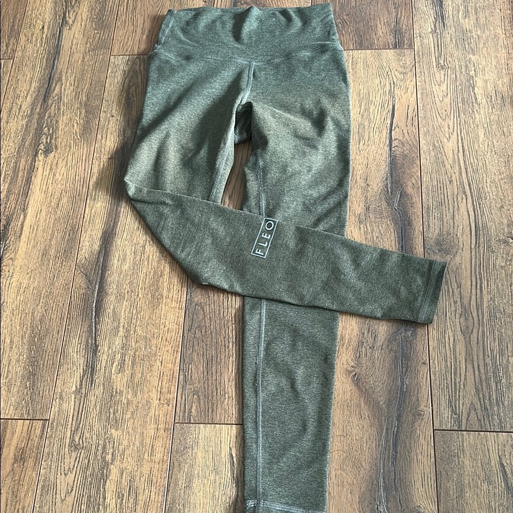 Fleo Caper Stone El Toro Leggings. XS